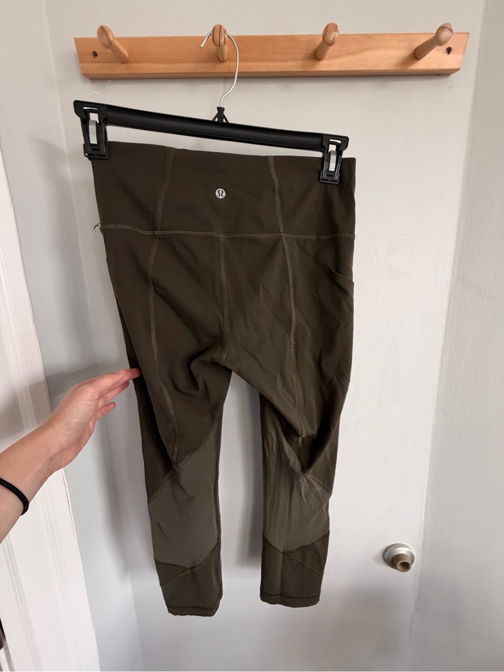 Lululemon green leggings with pocket - Picture 2 of 4